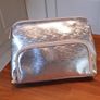 Metallic Make up bag Clinique Image 4