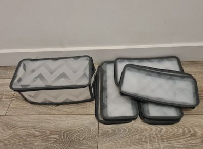 5 Clever ZigZag Clothes Storage Bags