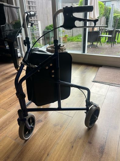 three wheel rollator