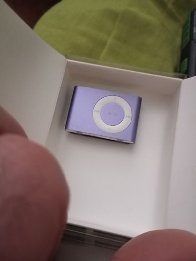 apple shuffle & iPod.