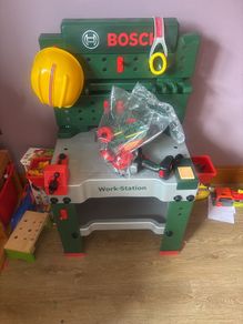 Children's play workstation