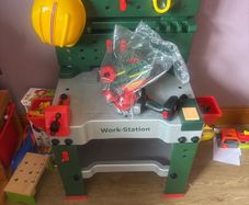 Children's play workstation