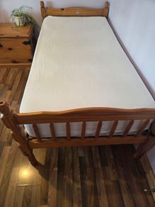 Solid single pine bed