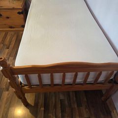 Solid single pine bed