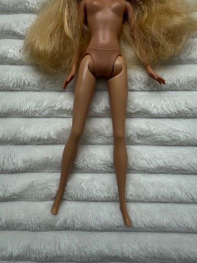 Belly Button Barbie 1999 Blonde With 2 braids Used Damaged hand Please look at the pictures