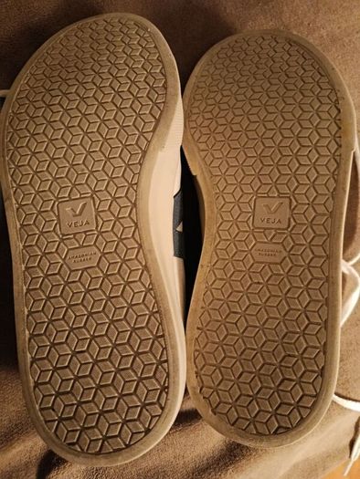 Veja trainers size 6
