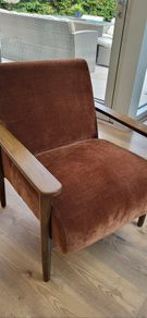 Feature chair