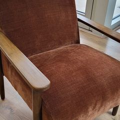 Feature chair