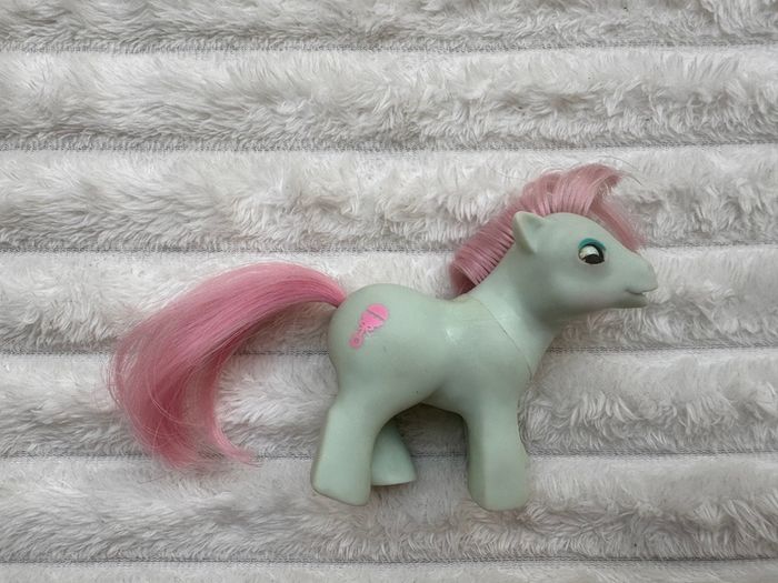 My Little Pony Baby Cuddles G1 1986 Beddy Bye Eye MLP Dirty approx. 7.5 cm. Used sometimes left eye opens only to the middle Please see photos