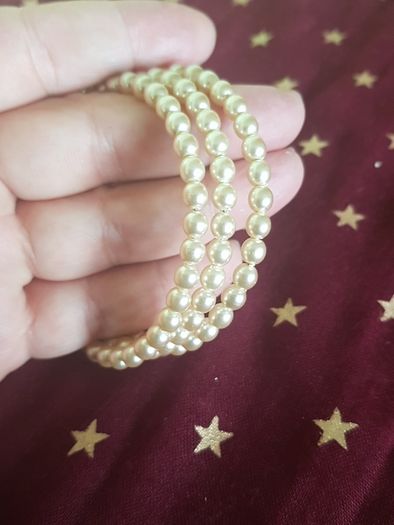 Wrist pearl bracelet