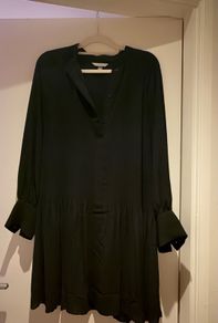 H&M women's black pleated dress size M