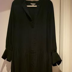 H&M women's black pleated dress size M