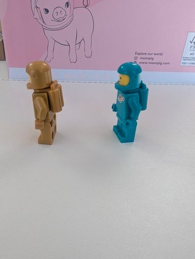 100% Lego 21358 Pearl Gold & Teal Classic Space Minifigure  Astronaut Spacemen