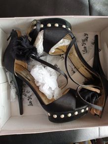 Wrap up flower pearl details black sandals bnib