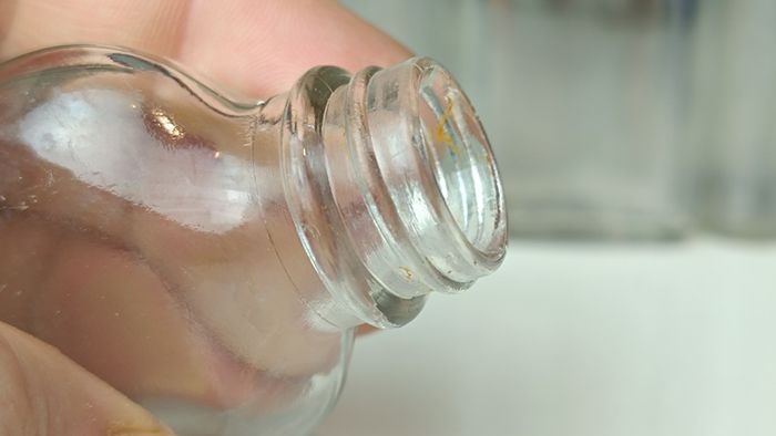 495 - Set of 6 Vintage Clear Glass Screw Cork Top Collectible Decorative Bottles and Jars