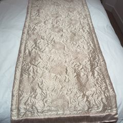 bed runner