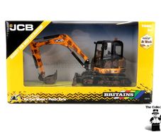 BRITAINS Muddy JCB Midi Excavator 1:32 Brand New Sealed Authentic 1:32 scale model replica.Constructed from die cast metal and plastic.Compatible with most 1:32 scale Britains models.Suitable for indoor and outdoor play.