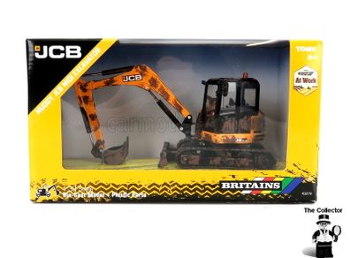 BRITAINS Muddy JCB Midi Excavator 1:32 Brand New Sealed Authentic 1:32 scale model replica.Constructed from die cast metal and plastic.Compatible with most 1:32 scale Britains models.Suitable for indoor and outdoor play.