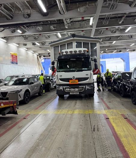 Caravan Transport truck