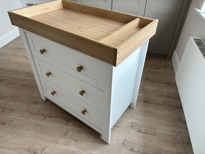Mama's & Papa's Chest of Drawers w/ baby changer