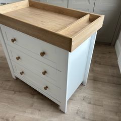 Mama's & Papa's Chest of Drawers w/ baby changer