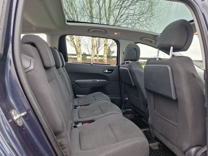 7 Seater Peugeot 5008 1.6 HDI Diesel car