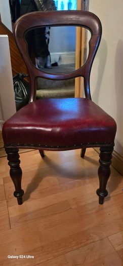 Antique victorian balloon chair