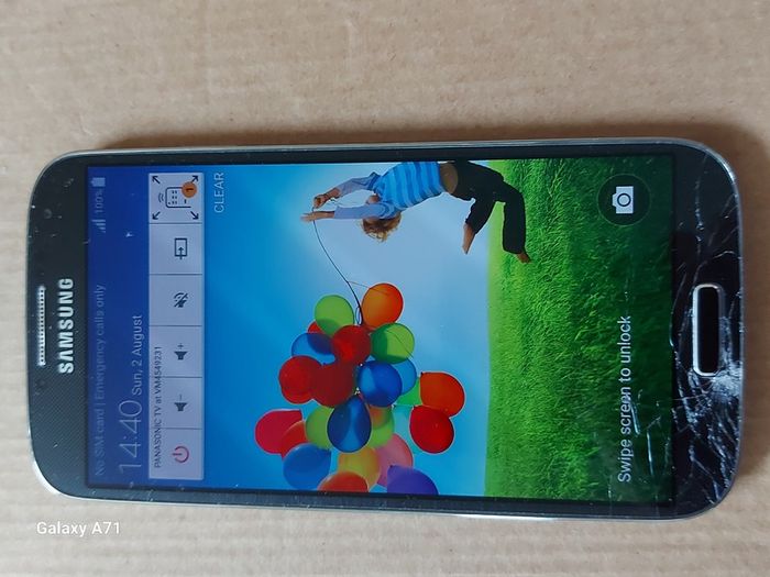 Samsung Galaxy S4, 16GB, Screen damaged near Bottom, but does not affect the touchscreen