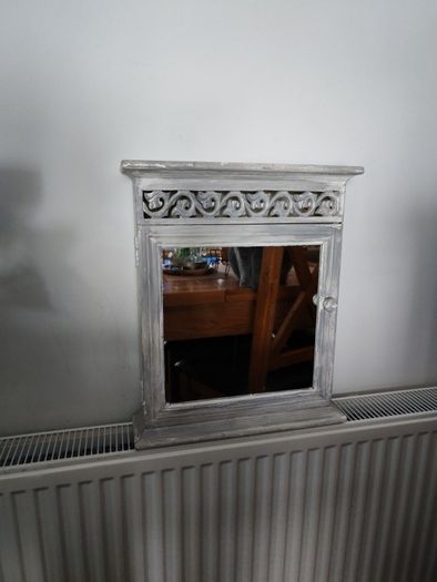 Cabin with mirror