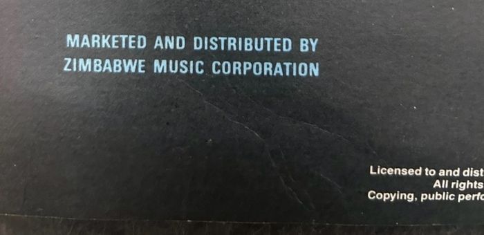 Guns n Roses very rare Zimbabwe Pressing. Use your illusion 1  Vinyl, vg+ .The sleeve is VG+.  Small splits to mid front opening. Small tear to back