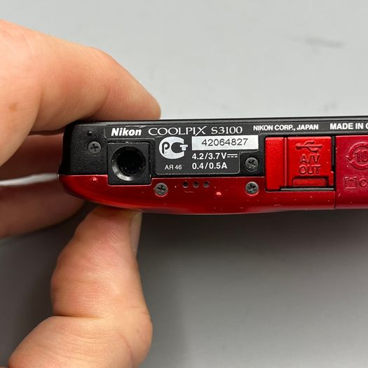 Nikon Coolpix S3100 14MP Digital Camera Red - Boxed - Full Kit
