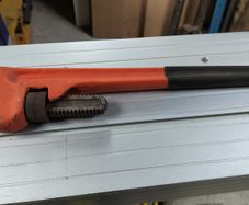 24" heavy duty pipe wrench