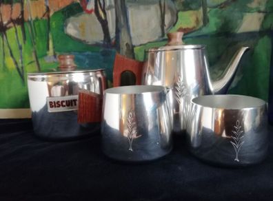 vintage Sona  tea set with biscuit barrel
