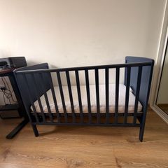 toddlers cot and mattress