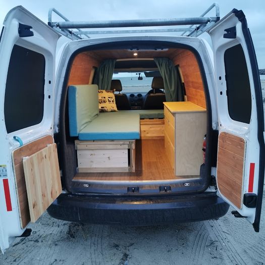 Cosy Volkswagen Caddy Maxi Camper