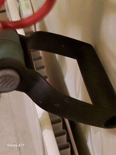 Bosch Easy 23cm Garden Strimmer in very good condition