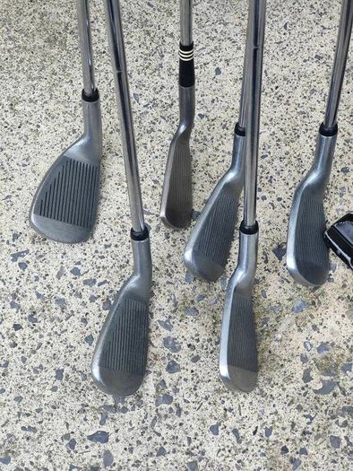 golf clubs trolley and bag