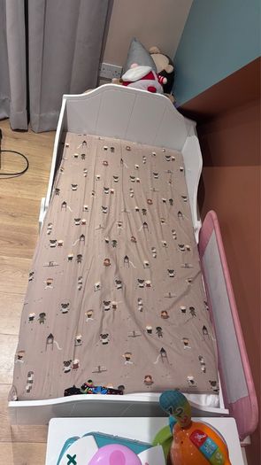 Toddler bed with mattress