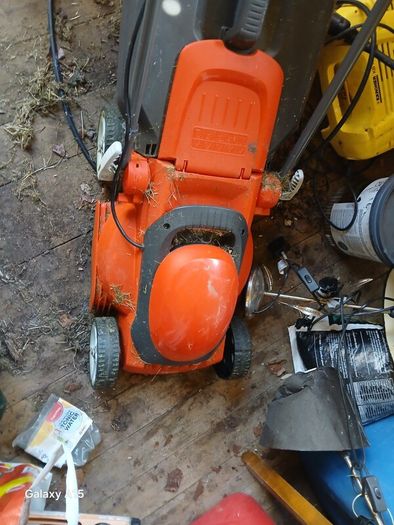 electric lawnmower