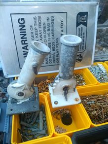 2 x Adjustable flag holders