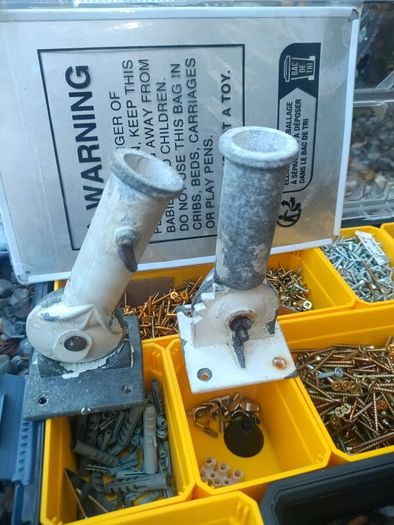 2 x Adjustable flag holders
