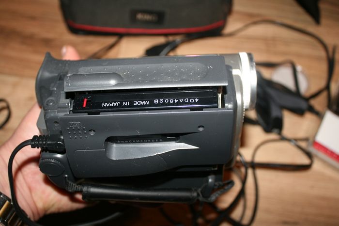 Samsung VP-W60 PAL 8 8mm Video Camera Kit 500x digital zoom (in working order)