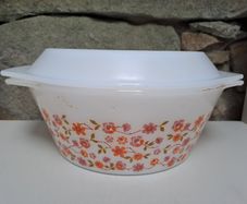 Vintage Casserole dish Arcopal