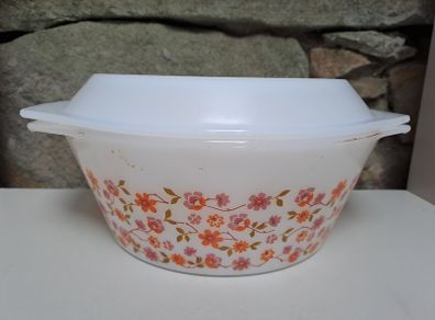Vintage Casserole dish Arcopal