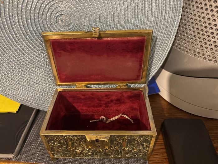 collectables gothic box with key