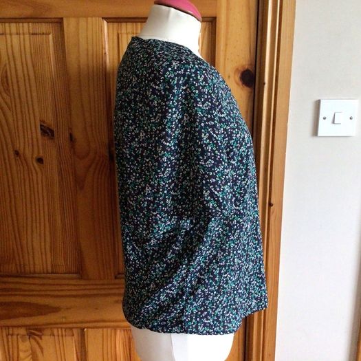 Ladies Gallery Navy blue floral print blouse top size 8 includes postage