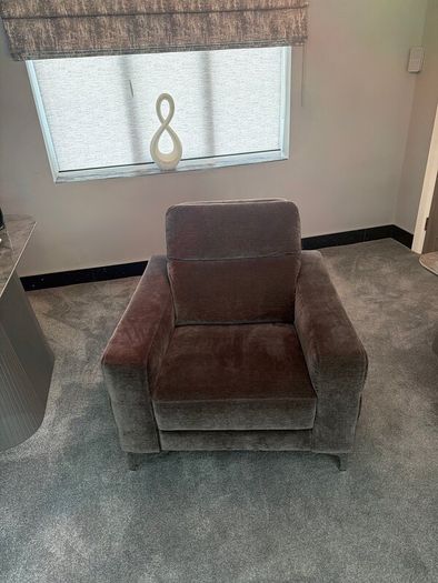 Sitting room suite. 3/4 seater recliner, and chair