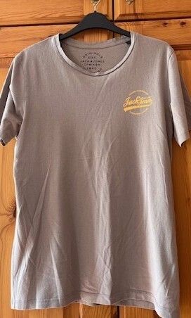 Jack & Jones T-shirt Size Small (small Adult)  In Excellent Condition. Colour Muted Beige