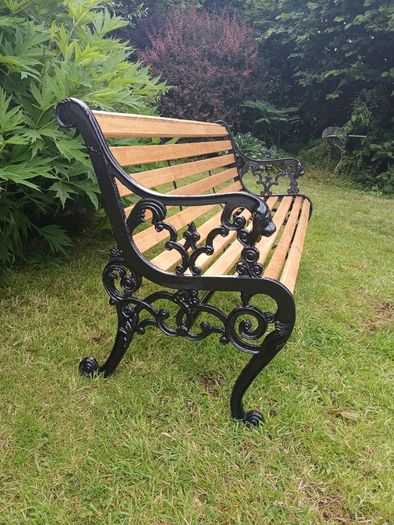 Cast iron and oak garden bench - 5ft