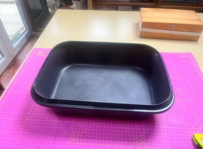 Free cat litter tray.